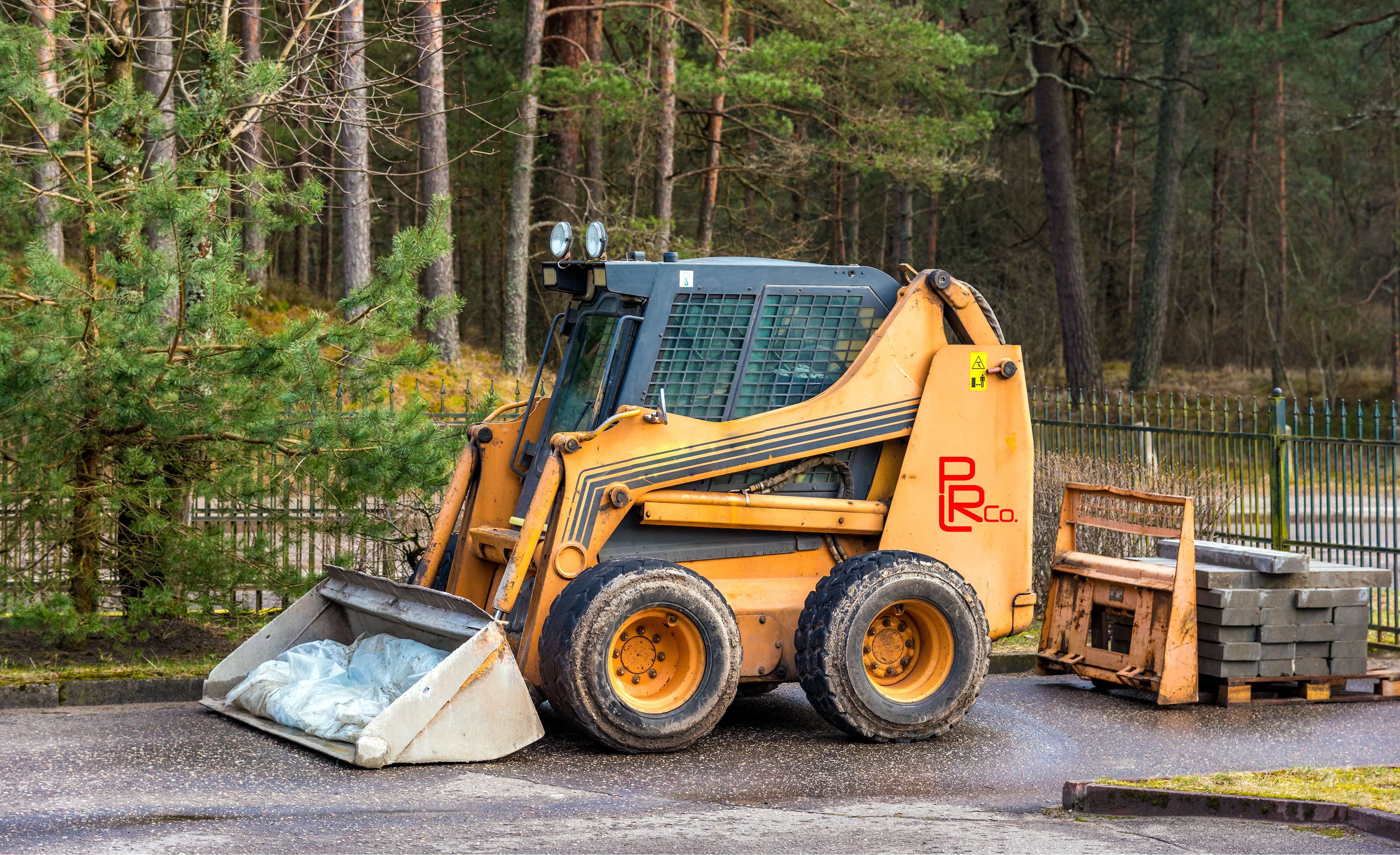 What is Skid Steer Loader?  Tips on Renting A Skid Steer Loader