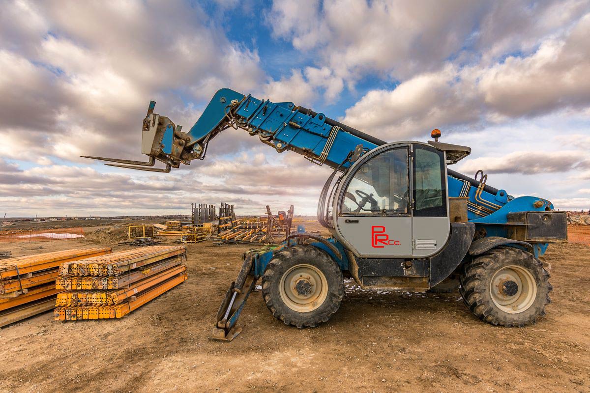 Genie® GTH™-5519 5,500 lb shooting-boom forklift rental with operator