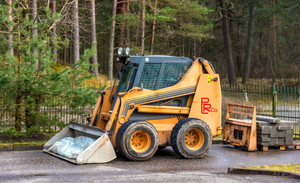 Skid Steer With 1000-1499lb With Operator 